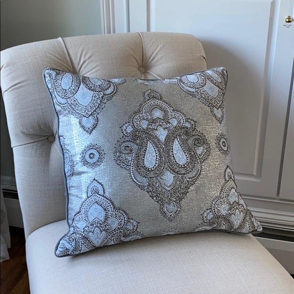 nicole miller throw pillows